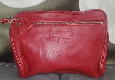 Винтажный ТРЕНЕР 5068 красный кожаный путешествий/планшет чехол, клатч, косметика Y2K классический - Изображение 1 из 4