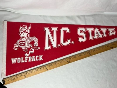 Banderín de colección NC State Wolfpack tamaño completo años 70 Foto 1 de 3