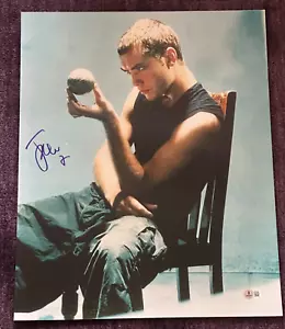 JUDE LAW Signed 16x20 PHOTO Beckett Auth. (BAS) - Picture 1 of 3