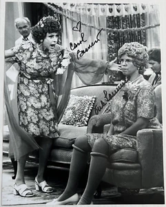 Carol Burnett Vicki Lawrence Signed Autograph 11x14 photo Mama's Family Rare - Picture 1 of 1