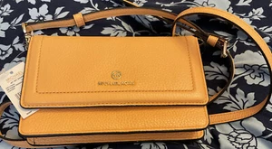 Michael Kors Jet Set Small Phone Crossbody Bag Purse Cantaloupe Retails $158 - Picture 1 of 3