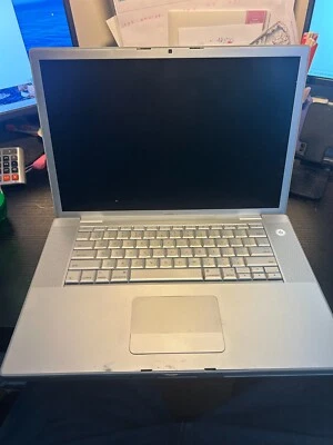 MacBook Pro 2008 15" solo para piezas viene con batería Foto 1 de 4