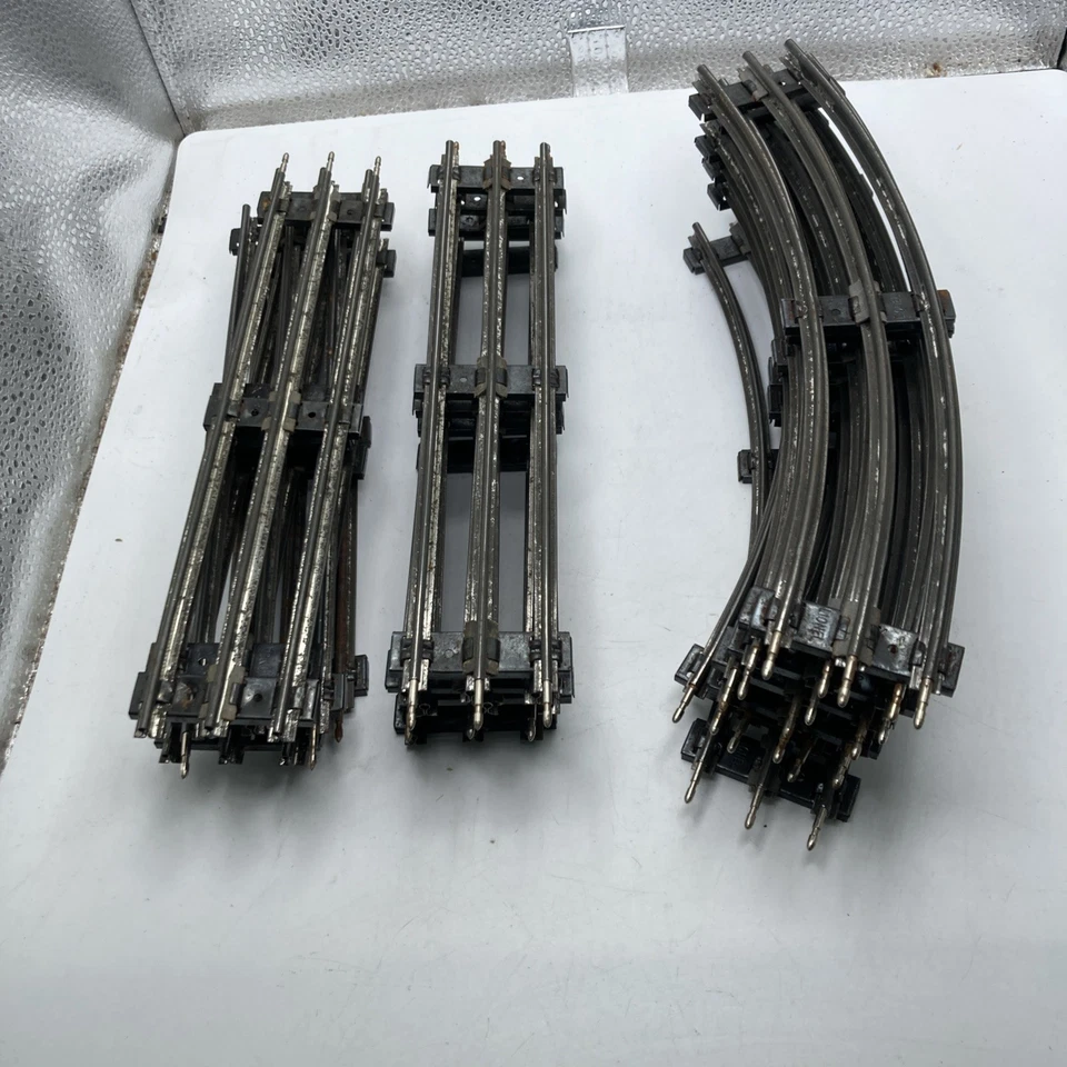 Lot of 17 O Gauge 3-Rail Metal Straight and Curved Track Sections. - Image 1 of 4