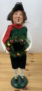 Byers’ Choice Ltd. Williamsburg Caroler Wreath Holder  Colonial Christmas Figure - Picture 1 of 5