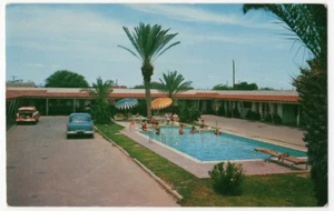 ALAMO CORTE MOTEL E PISCINA LAREDO TX CARTOLINA D'EPOCA LUNGO STRADA 1954 082721 Q - Foto 1 di 2