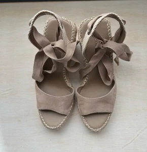 Vince Camuto Women's Truffle Taupe Bendsen 4.3" Heel Wedge Sandals Size 8 - Picture 1 of 9
