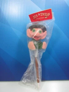 LÁPIZ DE SOMBRERO HOMBRE/DUENDE VINTAGE - 3" Scandia House Ent. Pin Trolls - NUEVO - RARO - Imagen 1 de 7