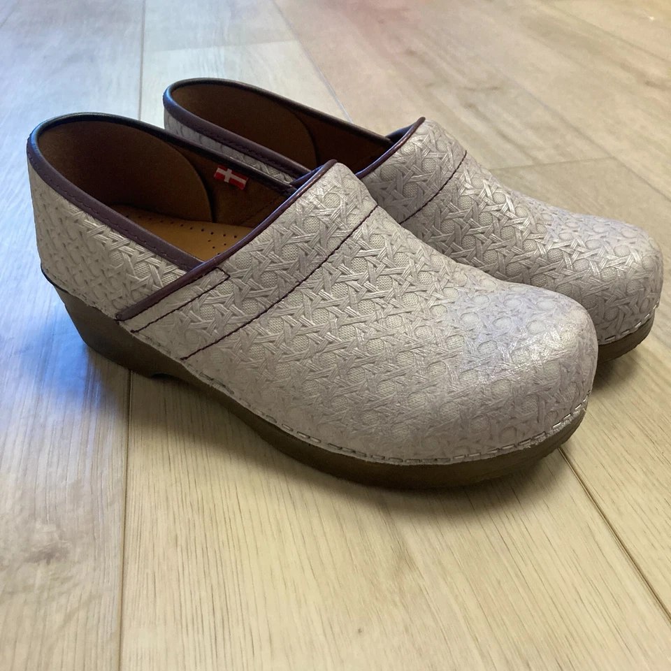 Zuecos sin cordones Sanita blancos/púrpura geométricos de cuero enlatado talla 40 EU/US 9,5 Foto 1 de 4