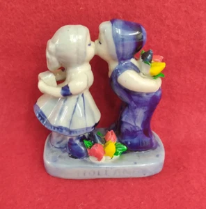 Delft Blue Hand Painted Figurine Boy & Girl Kissing, Holding Gifts 3-14" Holland - Picture 1 of 4