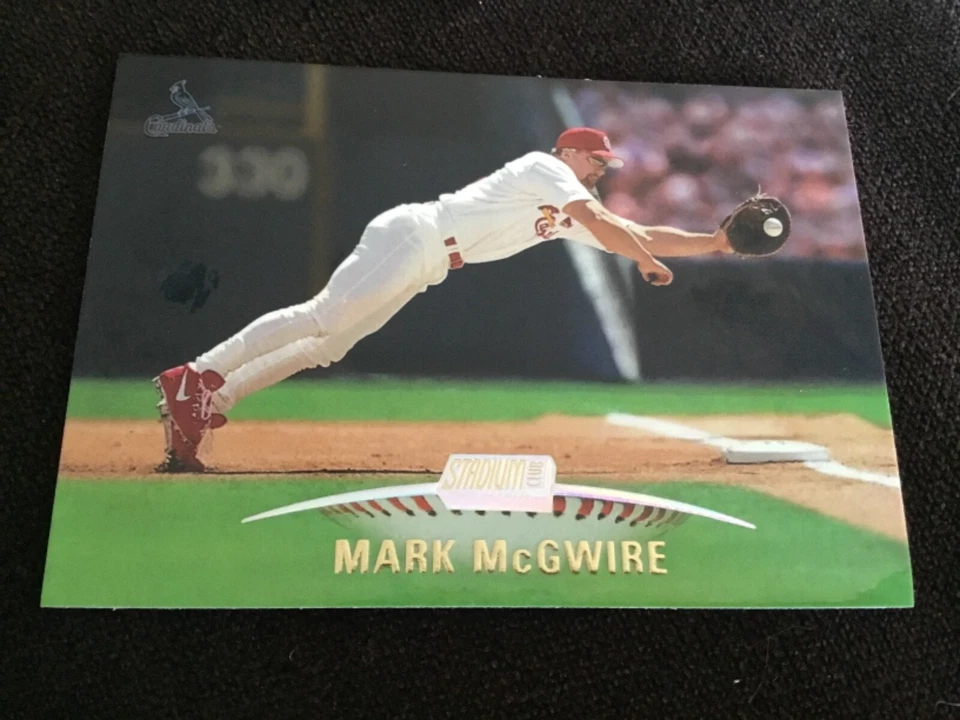 1999 Topps Stadium Club #70 Mark McGwire Cardinals - Image 1 of 2