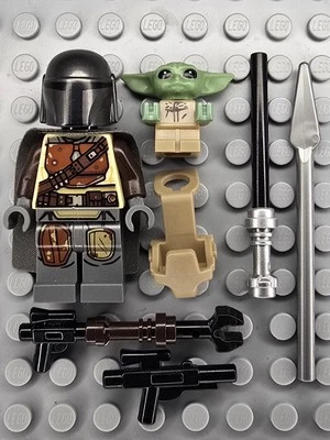 Lego Star Wars Minifigures The Mandalorian, Grogu and Accessories - Image 1 of 2