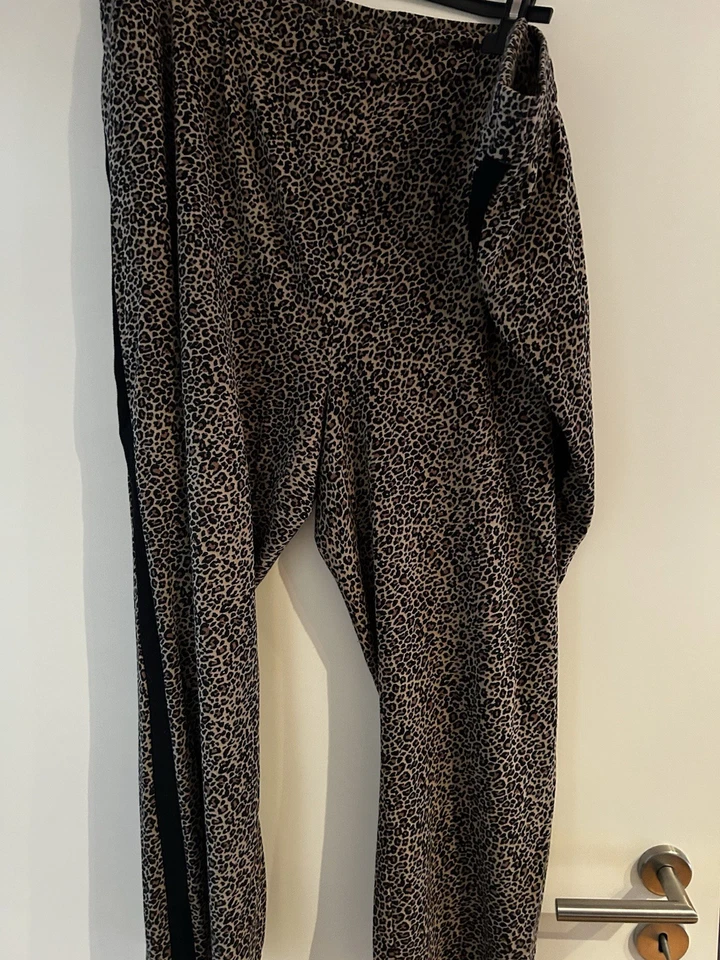 Leohose Mit Streifen Seitlich, Wie Samt Auf Der Haut - Bild 1 von 1