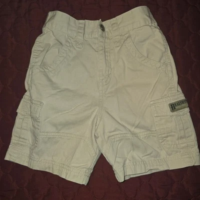 Pantalones cortos a presión Healthtex color crema con bolsillos talla 5 para niños Foto 1 de 4