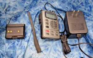 Standardowe Horizon HX460SS 5W Zatapialne ręczne radio morskie VHF - ładowarka i mikrofon - Zdjęcie 1 z 8