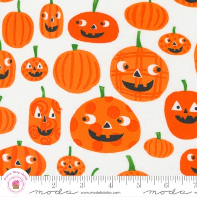 Moda TOO CUTE TO SPOOK 22420 14 PUMPKINS ME & MY SISTER 被子织物万圣节 — 第 1/4 张图片