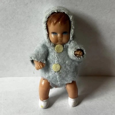 Muñeca bebé de goma Shackman miniatura vintage para casa de muñecas hecha en Hong Kong años 60 Foto 1 de 3