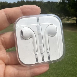 Original OEM Apple iPhone EarPods Wired 3.5mm Headset Earbud Headphones NEW - Picture 1 of 3