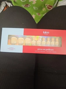 Kleo Color Press-On French Pediküre Gelnägel ~ Ma Cherie - nagelneu ungeöffnet - Bild 1 von 5