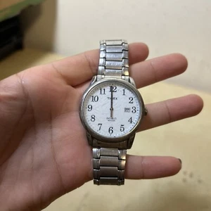 Reloj Pulsera Timex Indiglo Vintage Plateado Blanco Redondo Banda Expandible Para Hombre - Imagen 1 de 6