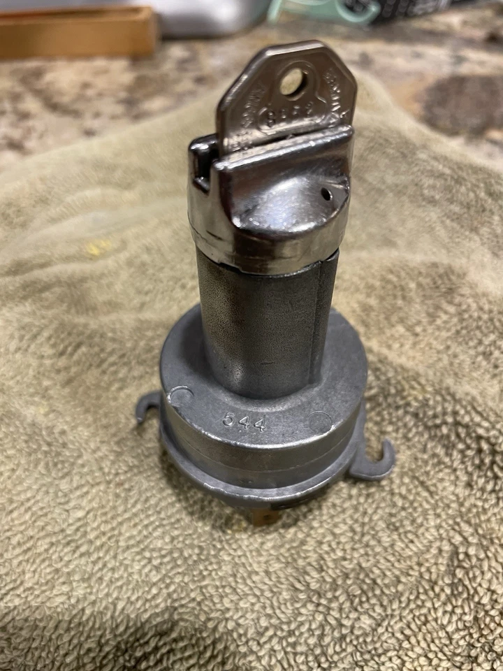 Interruptor de encendido Chevrolet 1958 D1426 Delco 1116544 GM con llave numerada 🔑Envío gratuito Foto 1 de 4