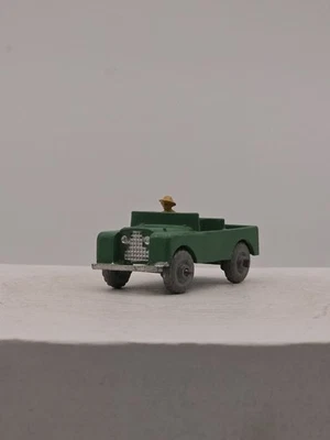 VINTAGE MATCHBOX LESNEY #12A LAND ROVER JEEP  ORIGINAL  NEAR MINTY W/NEW DRIVER. - Image 1 of 4