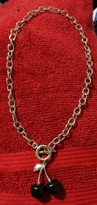 Collar Harajuku cadena tono plateado cerezas negras cierre de palanca 15 pulgadas - Imagen 1 de 7