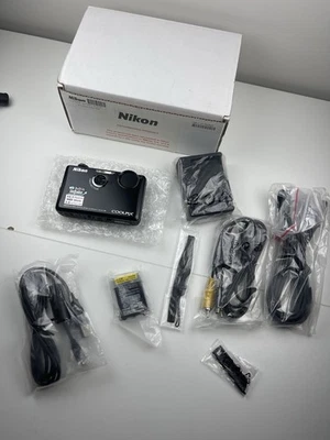 Cámara digital Nikon Coolpix S1100pj 14 MP 5x gran angular proyector incorporado Foto 1 de 4