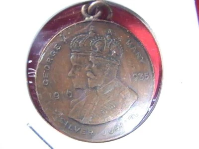 MEDAL KING GEORGE V & QUEEN MARY 1910 1935 SILVER JUBILEE KELOWNA B. C. BRITISH - Image 1 of 4