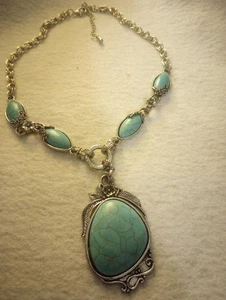 Silvertone necklace large faux tourquoise pendant 12" length - Picture 1 of 4