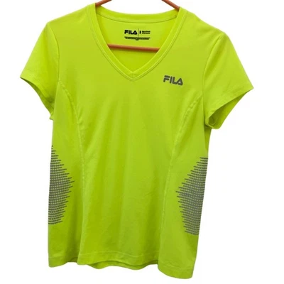 Camiseta Fila Feminina Média Verde Neon Manga Curta Decote V Respirável Esporte - Imagem 1 de 4
