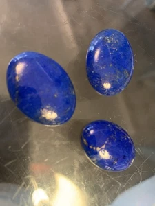 Großhandel Cabochons Lapislazuli poliert 100 % natürlich 130,15 kt - Bild 1 von 4