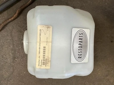 Pontiac Grand Prix 1962-1966 RESTOPARTS PZ00700 Washer Fluid Reservoir Chevrole Foto 1 de 2