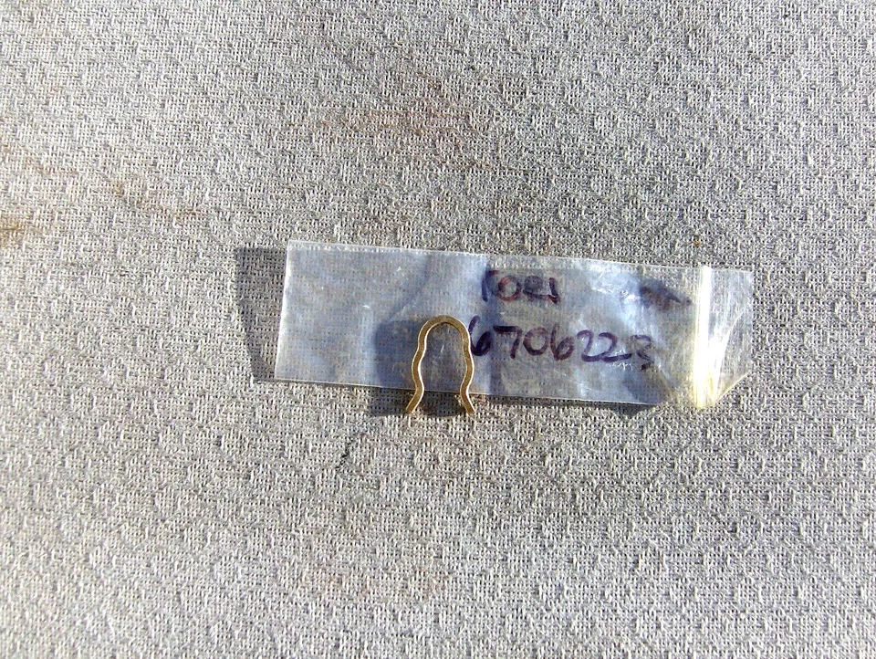 FORD FIESTA CLUTCH PEDAL BOX CLIP - Image 1 of 1