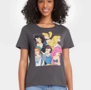 Nwt Disney Princess T-Shirt Ariel Belle Cinderella Princess Jasmine Size Medium - Picture 1 of 13