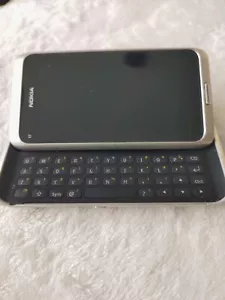 Nokia E7 - 16 GB - Silver White (Unlocked) (Single SIM) - Picture 1 of 9