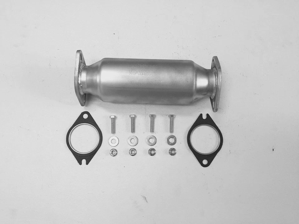 Fits: 1999 To 2001 Infinity G20 & Nissan Sentra 2.0L Catalytic Converter - Image 1 of 1