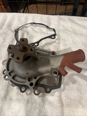 Dart 225 Plymouth 170 198 1964 Dodge 225 170 198 225 inclinado 6 bomba de agua Foto 1 de 4