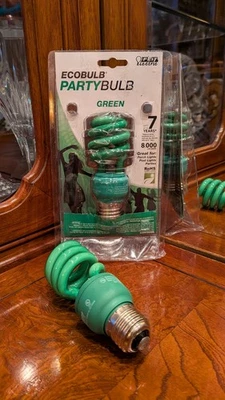 2 bombillas de fiesta verdes FEIT ideales para luces de porche y poste también por hasta 8000 horas Foto 1 de 3