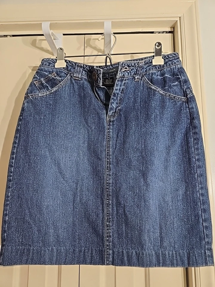 Saia jeans fofa com cinto punho francês tamanho 8 azul acima do joelho - Imagem 1 de 4