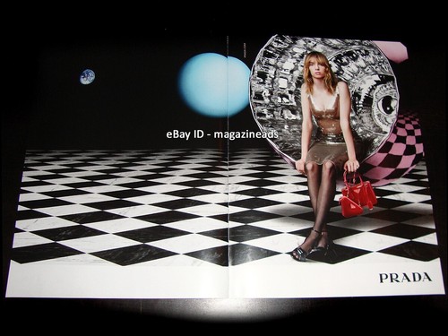 PRADA 2 pagine STAMPA ANNUNCIO vacanze 2023 MAYA THURMAN HAWKE gambe piedi caviglie