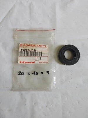 Sello de aceite NOS Kawasaki 92049-1300 KX125 Foto 1 de 3
