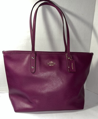 Borsa Coach Crossgrain in pelle con zip da città F37785 borsa a tracolla magenta
