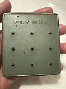 Vintage 1960's Metal Fly Box for Fly Fishing - Picture 1 of 6