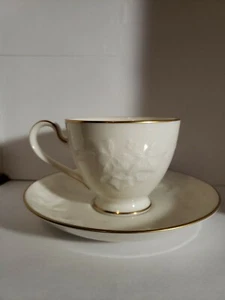 NORITAKE CHINA SALONES DE LA HIEDRA 7341 PATRÓN DE ADORNOS DORADOS taza y platillo  - Imagen 1 de 6