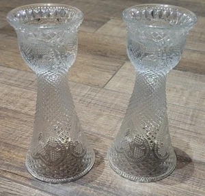 Vintage 1979 AVON Fostoria Glas Herzen & Diamant Kerzenständer/Vase Paar - Bild 1 von 5