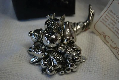 SOPRAMMOBILE CORNUCOPIA IN RESINA PLACCATA ARGENTO 925 - Immagine 1 di 4