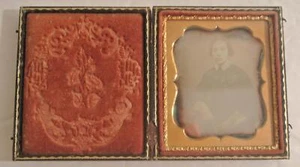 1847-60 Antique DAGUERREOTYPE Photograph YOUNG WOMAN Ornate Angel Bird Case 1/6 - Picture 1 of 7