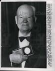 1958 Press Photo Former President Herbert Hoover displays gold medal - nee93779