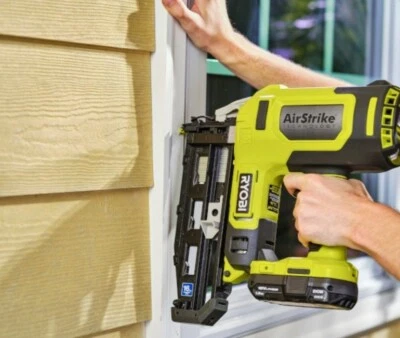 Clavadora con acabado AirStrike inalámbrica calibre 16 RYOBI con batería de 2,0 Ah + CARGA Foto 1 de 4