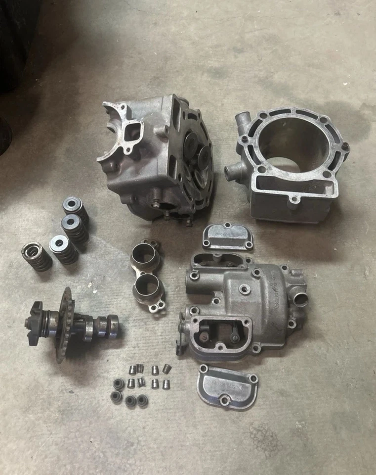 2007 ktm 525 ex головка блока цилиндров и крышка клапана ГОЛОВКА КЛАПАНА KTM525 EX OEM 07 - Изображение 1 из 4